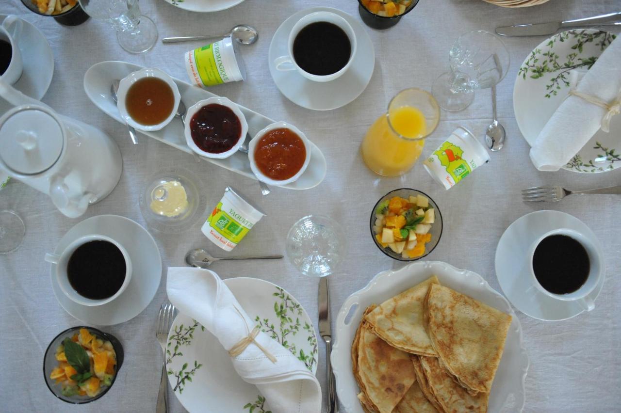 Plougonver Demeure De Kergoguen Bed & Breakfast エクステリア 写真