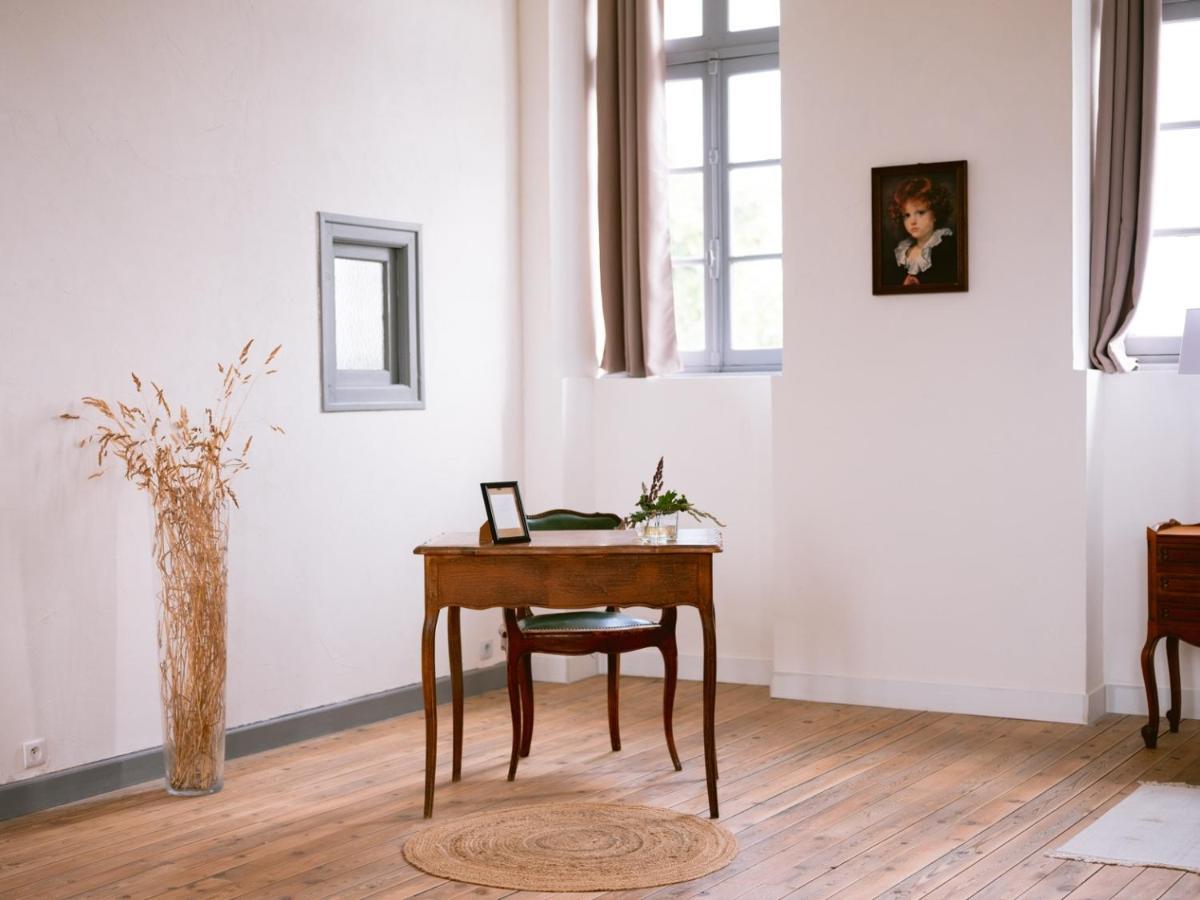Plougonver Demeure De Kergoguen Bed & Breakfast エクステリア 写真